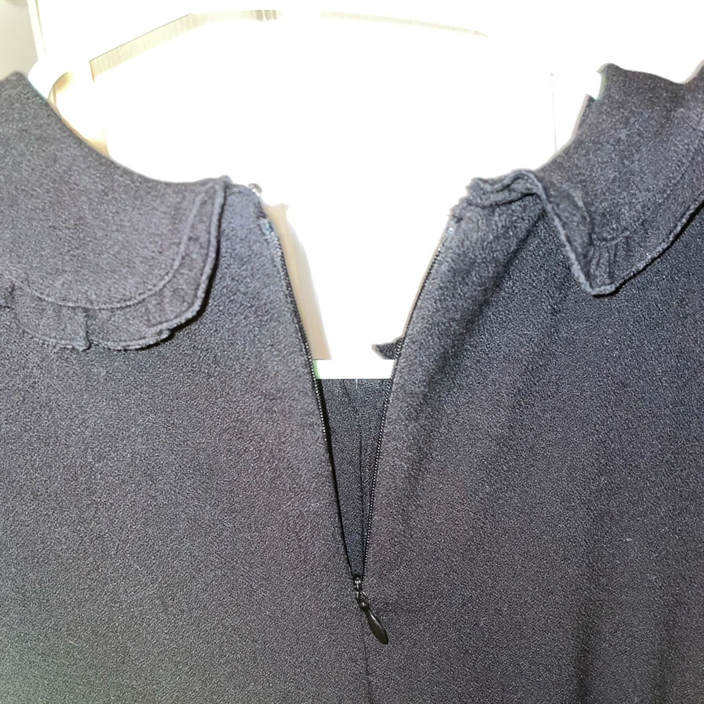 A6 - 349 Tahari Black ruffle dress with pockets - Picture 2 of 8